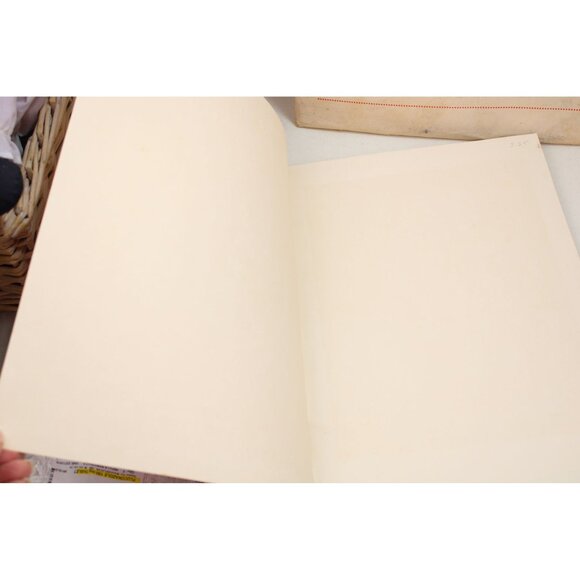 1977 An American Annual of Christmas Literature and Art Book 32409 - Picture 3 of 12